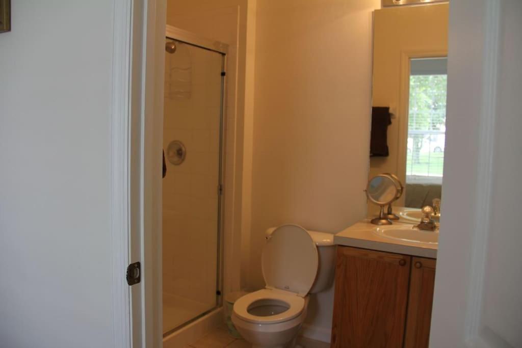 Veteran Owned 3bdr/3 Bath Townhouse W/wifi 3mi To - Fall/winter Specials